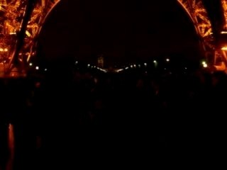 les algeriens sous la tour eiffel