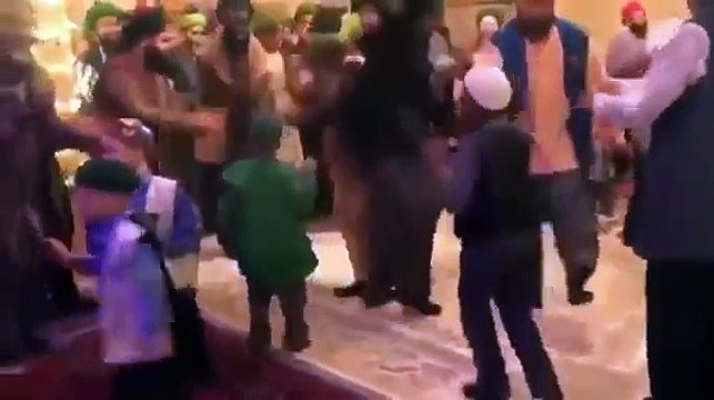 Dergahta İbrahim Tatlıses Şarkısıyla Coşmak