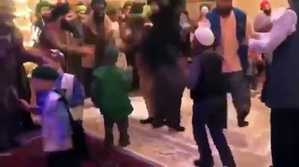 Dergahta İbrahim Tatlıses Şarkısıyla Coşmak