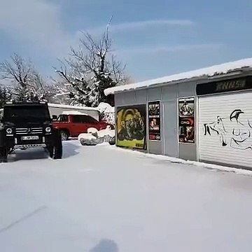 Kenan Sofuoğlu'ndan Kar Üzerinde Drift Gösterisi