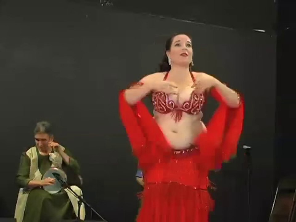 Mandanah's drum solo Belly Dance - YouTube