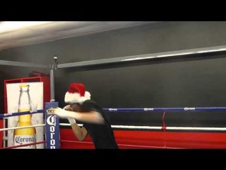 LEO SANTA CRUZ SHADOW BOXING