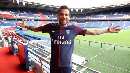 Dani Alves' first day in Paris