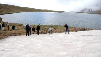 Temmuz Ayı'nda Kartopu Oynadılar