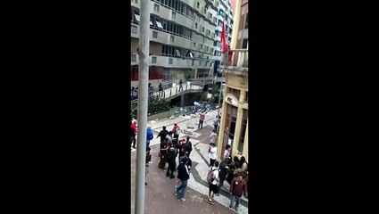 Tropas militar e municipal agem com bombas de efeito moral e tiros de bala de borracha para conter confusão na Câmara de