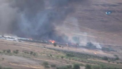 Kilis'te, Askerlerin Kaldığı Konteynerlerde Yangın Çıktı... Mühimmatlar Patlıyor