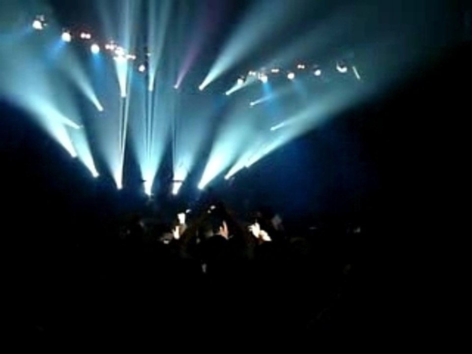 Gentleman dans la foule au Zenith de Paris