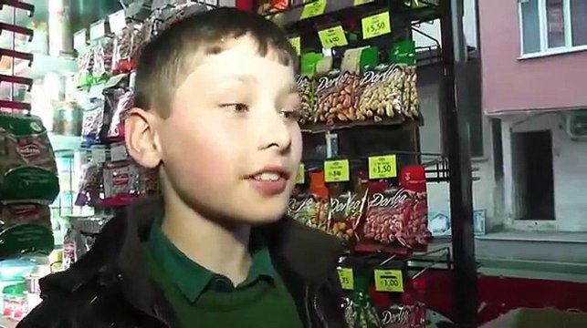 Sonuna kadar izlemenizi tavsiye ederim.Anlamlı bir kısa film.