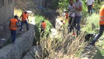 Hakkari'de Dere Yatakları Temizleniyor