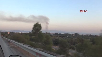 Izmir- Balıkçı Barınağındaki Yangında 2 Restoran Kül Oldu, Sahil Güvenlik Binası Zarar Gördü
