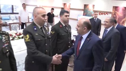 Milli Savunma Bakanı Işık 15 Temmuz'da Gazi Olan Askerlerle Bir Araya Geldi