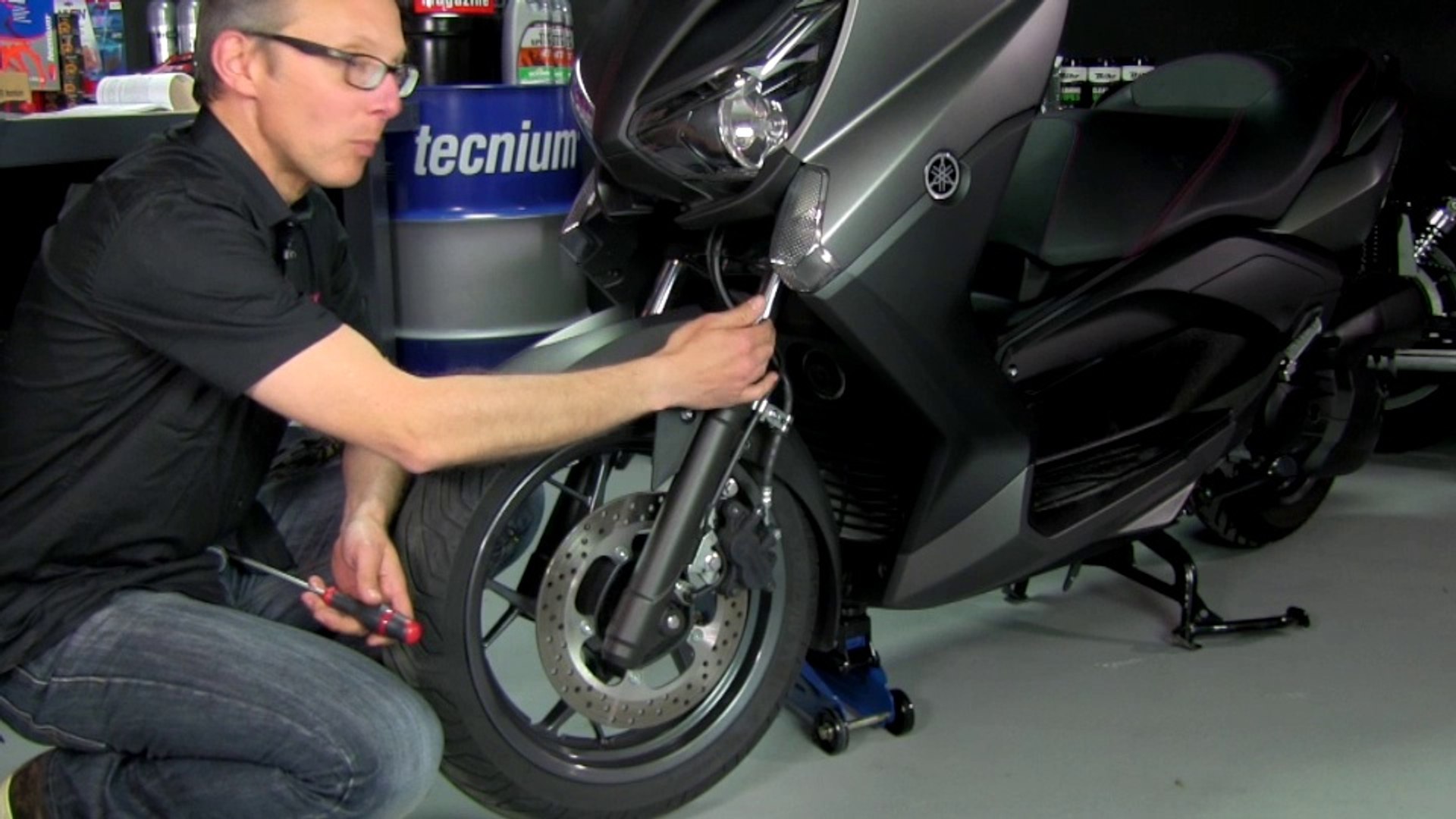 Comment changer son amortisseur moto - Tuto mécanique moto