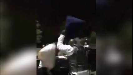 Reglement de compte entre Gangs... A coup de coussins! Ahaha