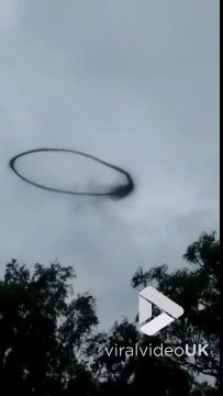 Un anneau noir mystérieux dans le ciel.. OVNI ???
