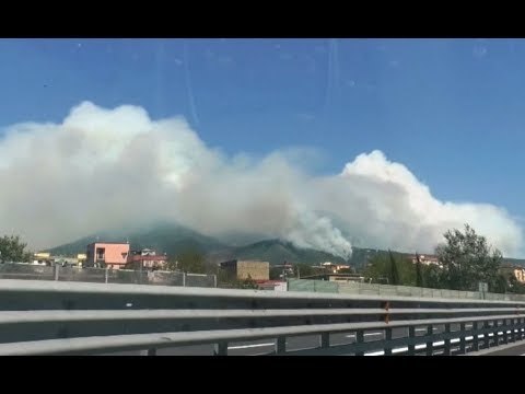Incendi nel Vesuviano, il Prefetto convoca i sindaci (12.07.17)