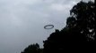 Qu'est-ce que cet énorme cercle noir dans le ciel !!!!??