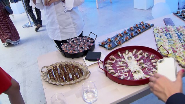 Vanguardia y solidaridad en la nueva botella de Font Vella