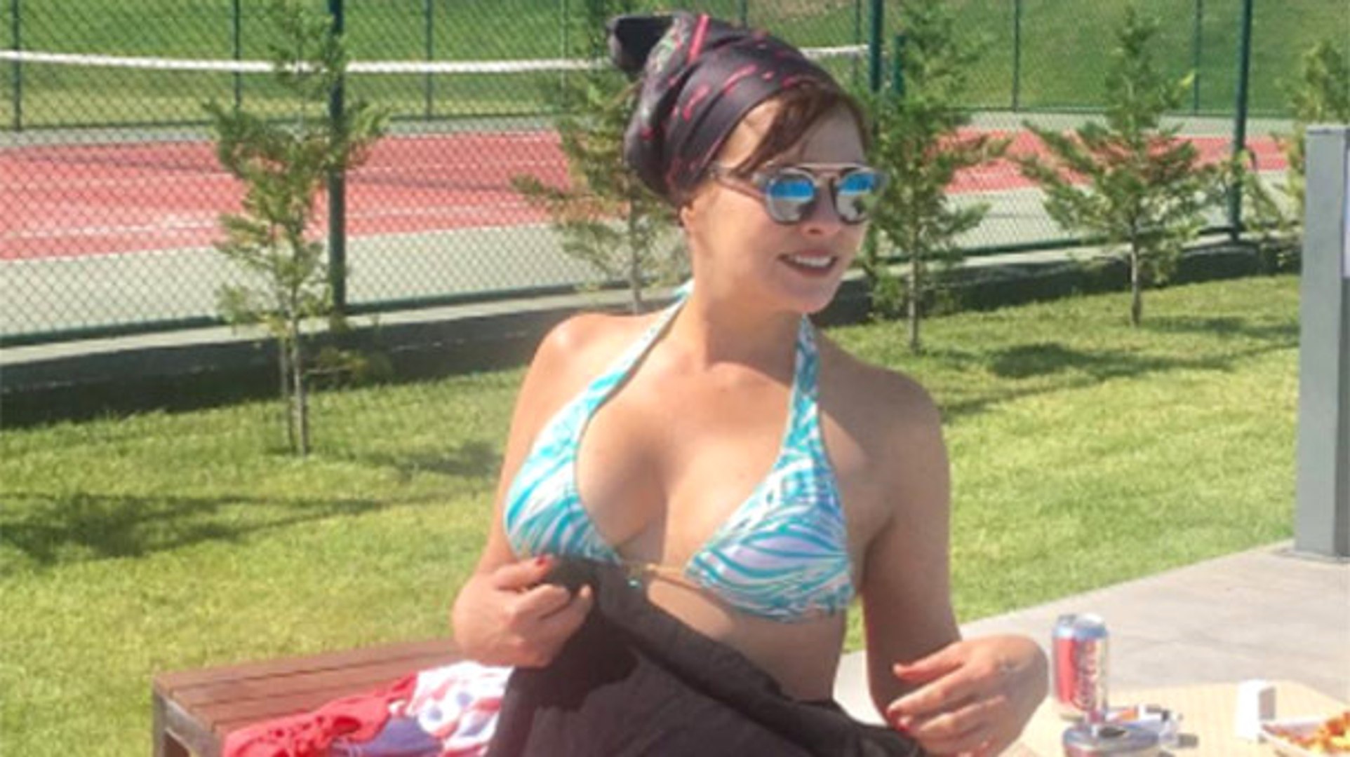 54lük Aydan Şenerin Bikinili Fotoğrafı Olay Oldu