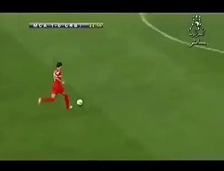 Falha do goleiro e falha do atacante