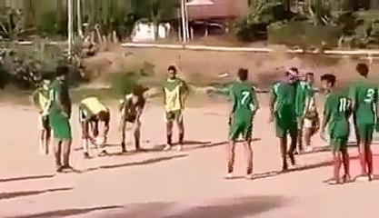 Golaço de falta e de calcanhar
