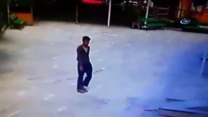 Camideki Güvenlik Kamerası Görüntüleri Hırsızı Ele Verdi