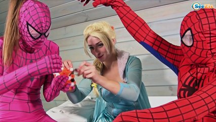 Frozen Elsa & Spiderman LOLLIPOP FIGHT! w/ Maleficent Hulk Spidergirl Superheroes in Real Life