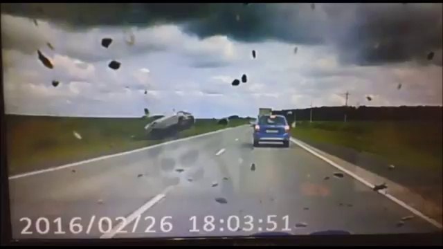 Russie : un dépassement dangereux lui fait faire un nombre important de tonneaux