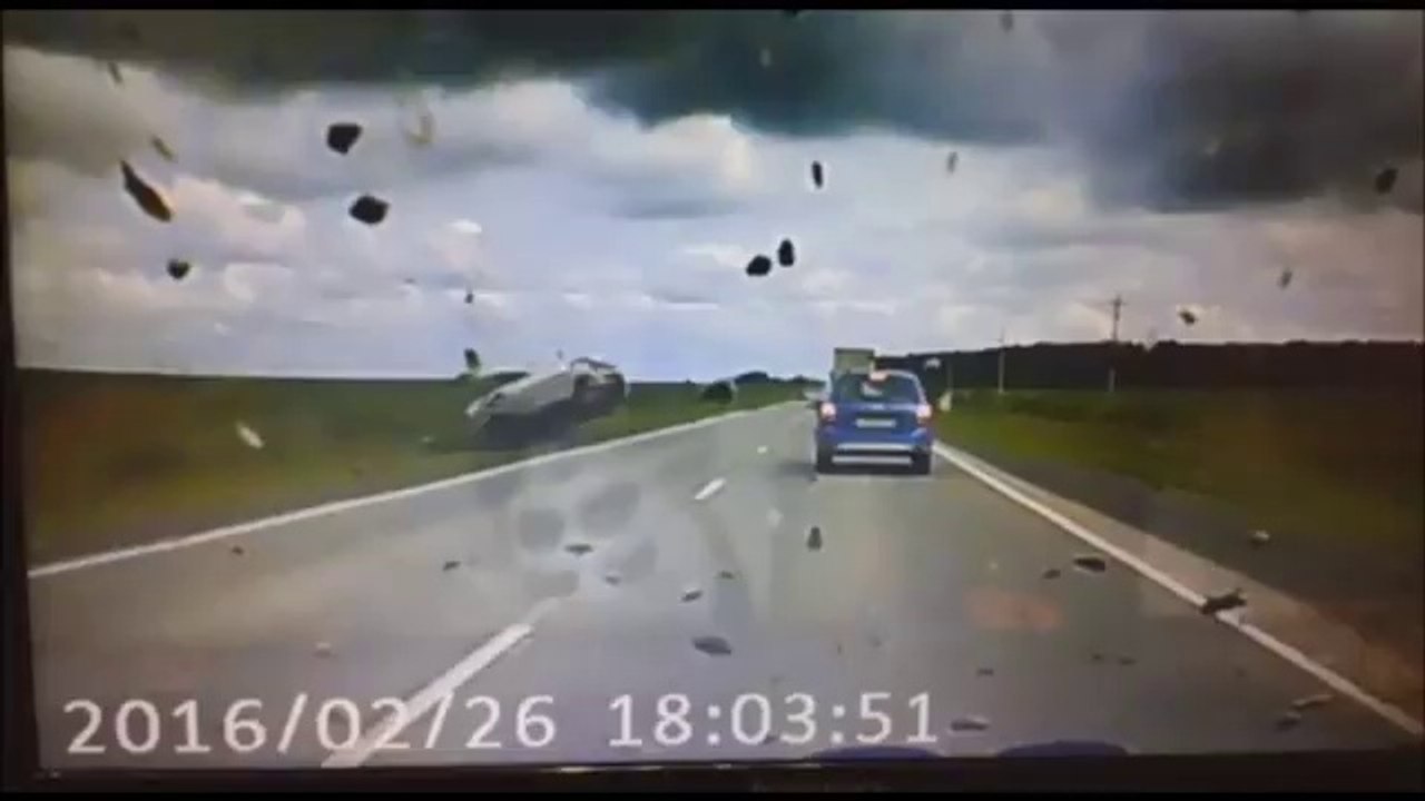 Russie : un dépassement dangereux lui fait faire un nombre important de tonneaux