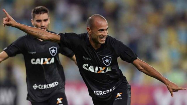 Assista aos melhores lances da vitória do Botafogo sobre o Fluminense no Maracanã
