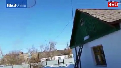 Скачать видео: Objekte te cuditshme po shfaqen ne qiell dhe askush nuk po mundet dot ti japi shpjegim (360video)