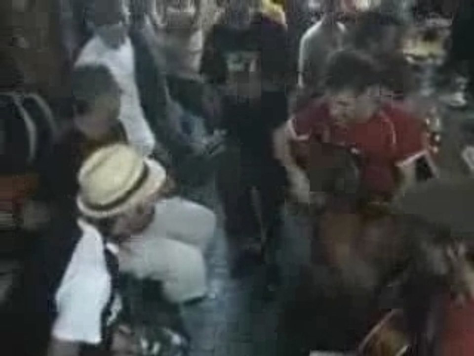 Manu Chao meets Tonino Carotone in Barcelona, in a bar and..