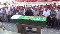 Tokat Cesedi Sulama Kanalında Bulunan Talihsiz Genç Toprağa Verildi