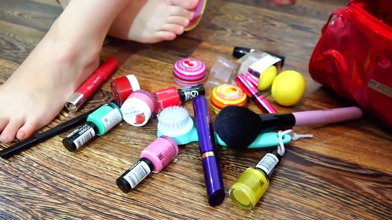 Bad Baby with Tantrum and Crying Sister Decorated Color FACE Finger Family Sond #3