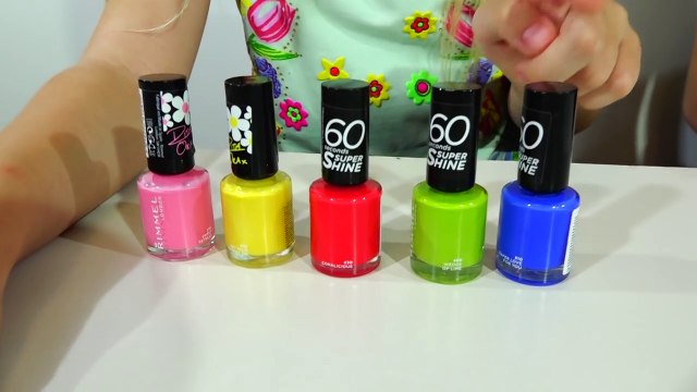 Bad Sister with Tantrum and Crying Little Babies Learn Colors with Lipstick Finger Family song o