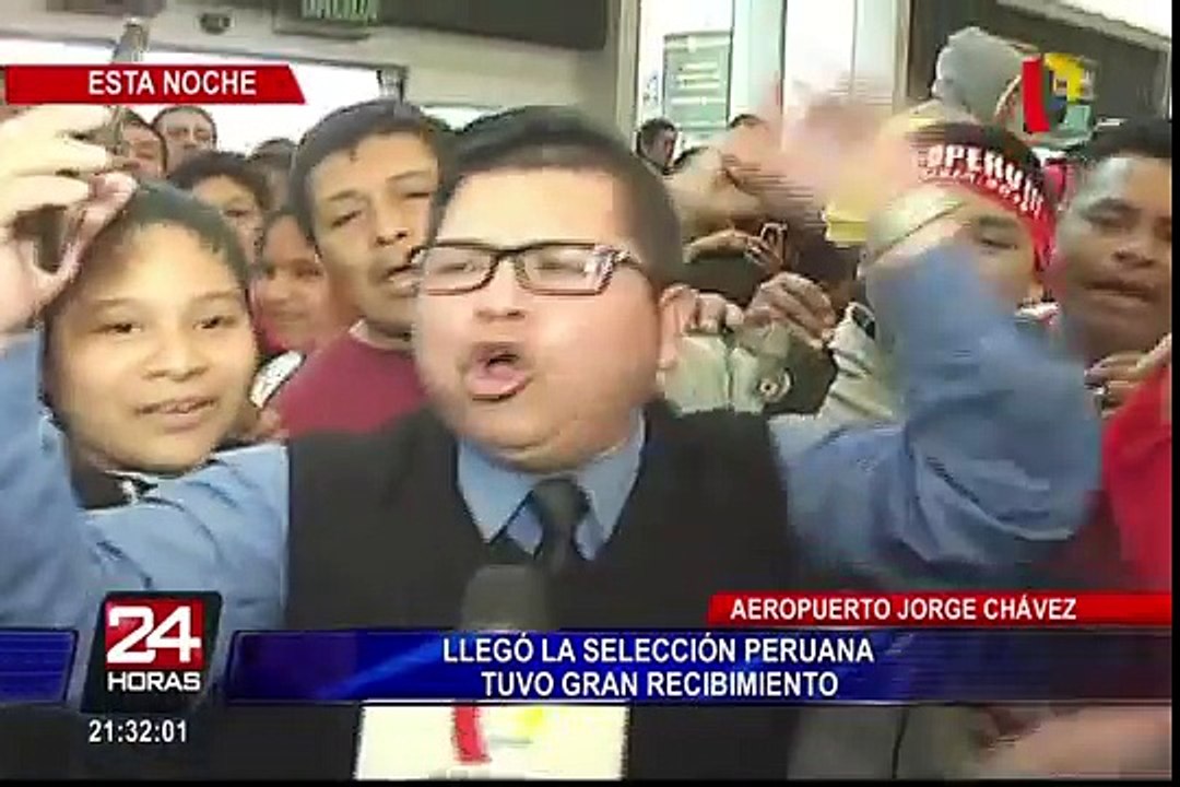 Cientos de hinchas recibieron en el aeropuerto Jorge Chávez a la Selección Peruana