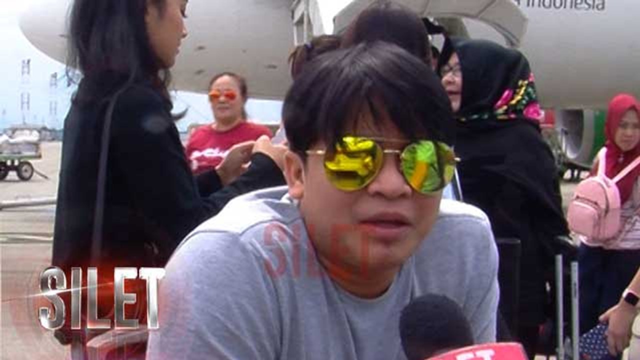 Keseruan Billy Syahputra Saat Menyambut Fans di Kota Banjarmasin - Silet 06 Oktober 2017