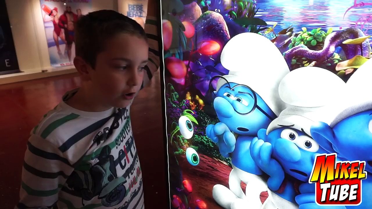 McDonalds con Juguete de LOS PITUFOS La Aldea Escondida y Cine en nuestro Vlog.