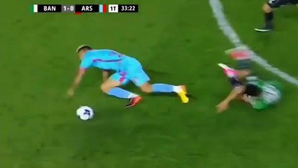 Renato Civelli victime d'un tacle assassin