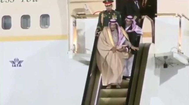Le moment de solitude du roi d'Arabie Saoudite en visite en Russie