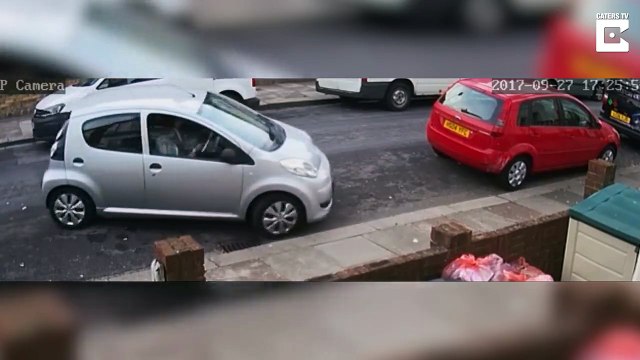 Se garer en petite voiture c'es dur.. NON T'ES MAUVAISE LOL