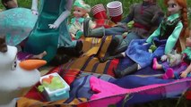 PICNIC ! Elsa and Anna toddlers - Storm, thunders and .Fire Ants!