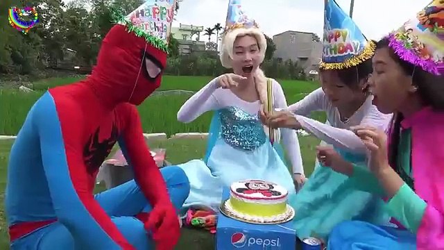 Джокер-зомби против день рождения Эльза Холодное сердце Человек-паук Видео смешно в реальной жизни