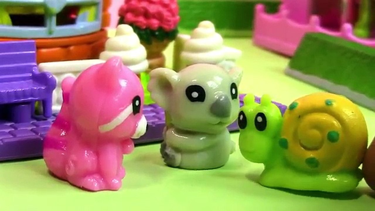 Squinkies Video Playing - Pizza Fory Series - Cookieswirlc Food Fun