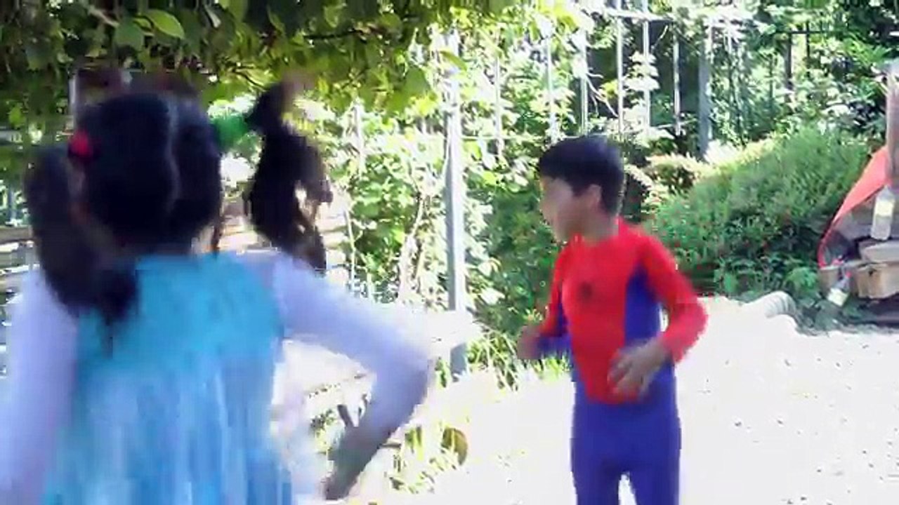Frozen elsa & Spiderman SYRINGE INJECTION / Injected by Skeleton syringe attack Fun Superheroes IRL