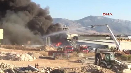 Adana'da Boya Fabrikasında Yangın