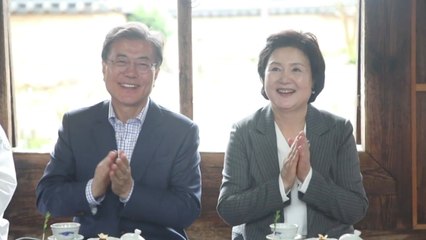 文 대통령, 안동 하회마을 방문...국정 지지율 반등 / YTN