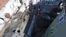 Beyoğlu'nda Hasar Gören Tarihi Binada Yıkım