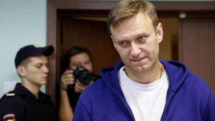 Навального оставили под арестом
