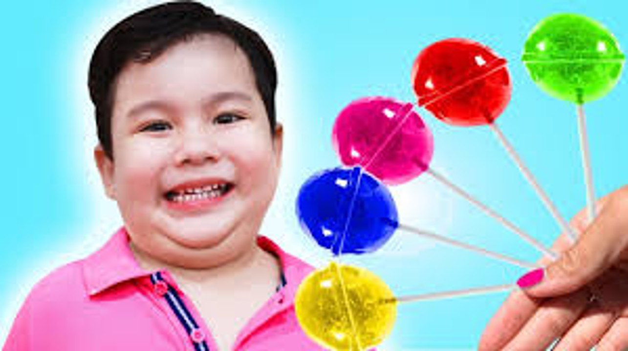 Bad Baby with Tantrum and Crying for Lollipops Little Babies Learn Colors with Finger Family Song