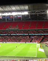 Increíble : consigue marcar gol con un avión de papel